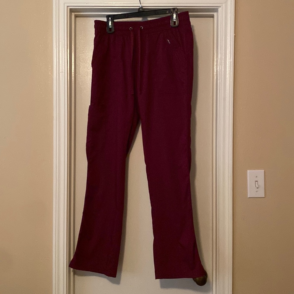 Med couture maroon women’s scrub pants; good condition
